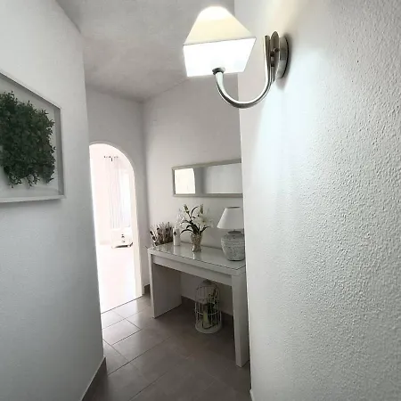 T1, Acolhedor A 2 Min Da Com Ac Apartment