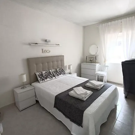 T1, Acolhedor A 2 Min Da Com Ac Armacao de Pera